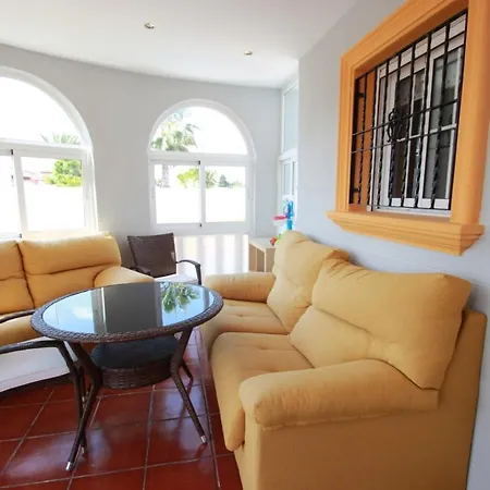 Casa Con Piscina بيت للعطل