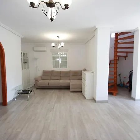 Casa Con Piscina بيت للعطل